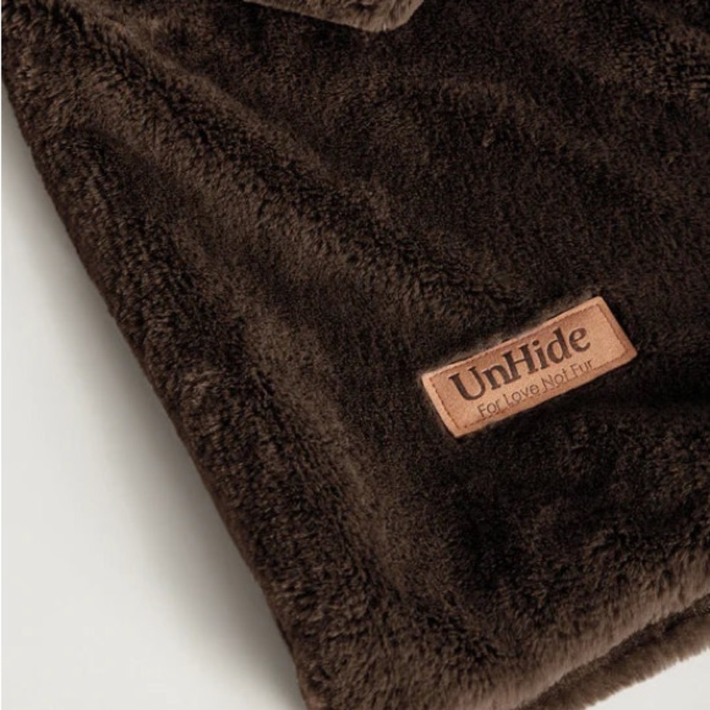 UnHide Lil’ Marsh Blanket | Chocolate Brown | Brand New | Perfect Gift | 50x60